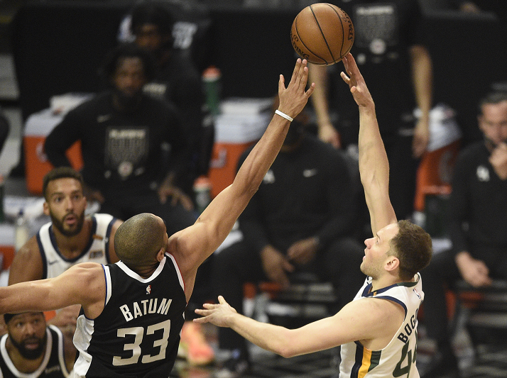 深圳队完胜江苏队，戈贝尔扛起全队