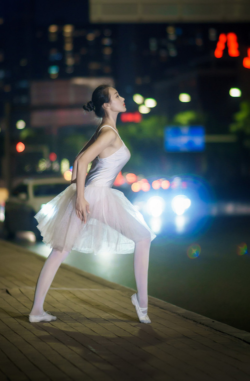 橙色硝烟与紫色闪电，当摩洛哥血统在德甲绽放