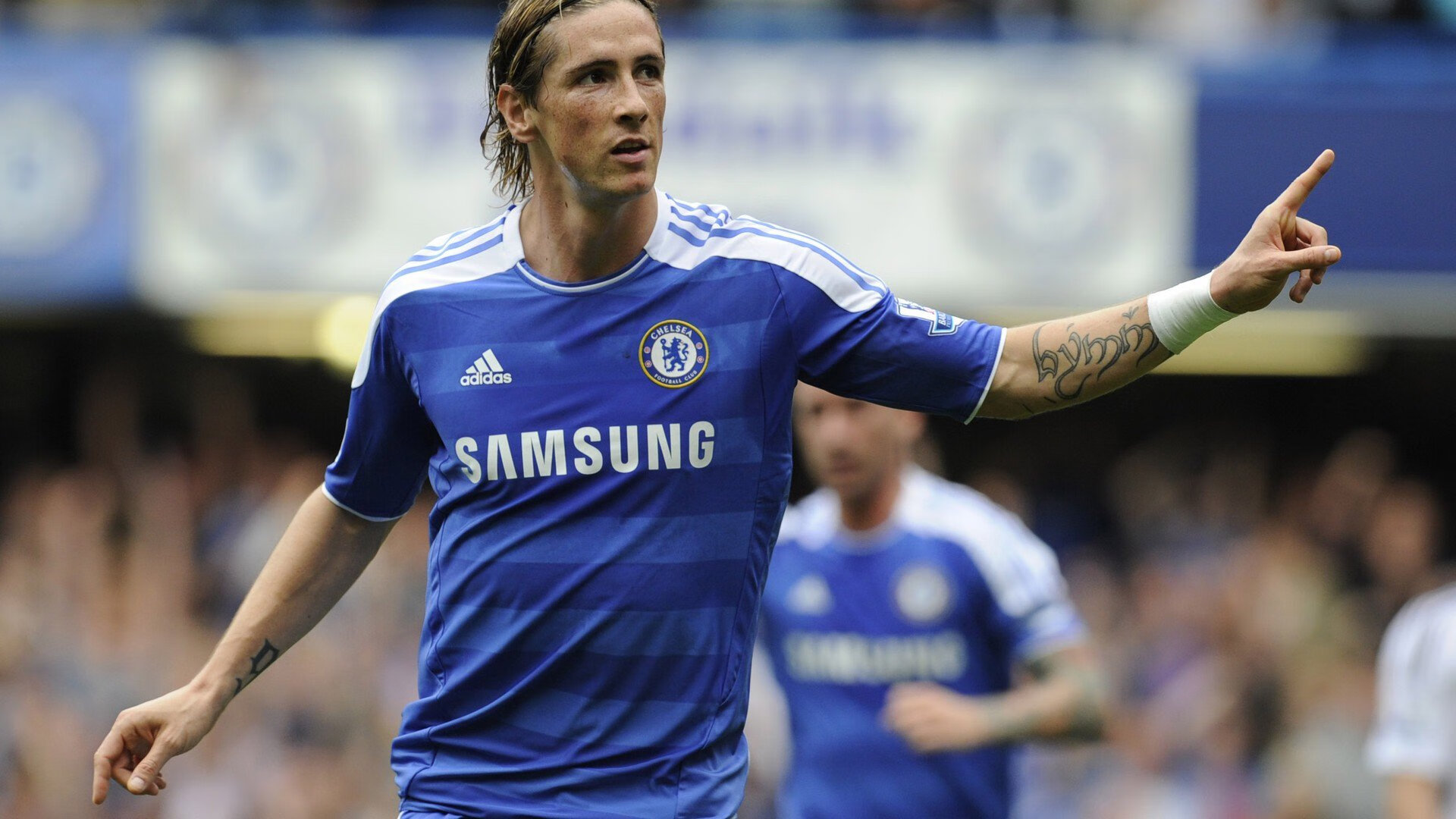 疯狂星期日，F1新赛季揭幕战的极速呼啸，与皇马战术体系下的静默压制