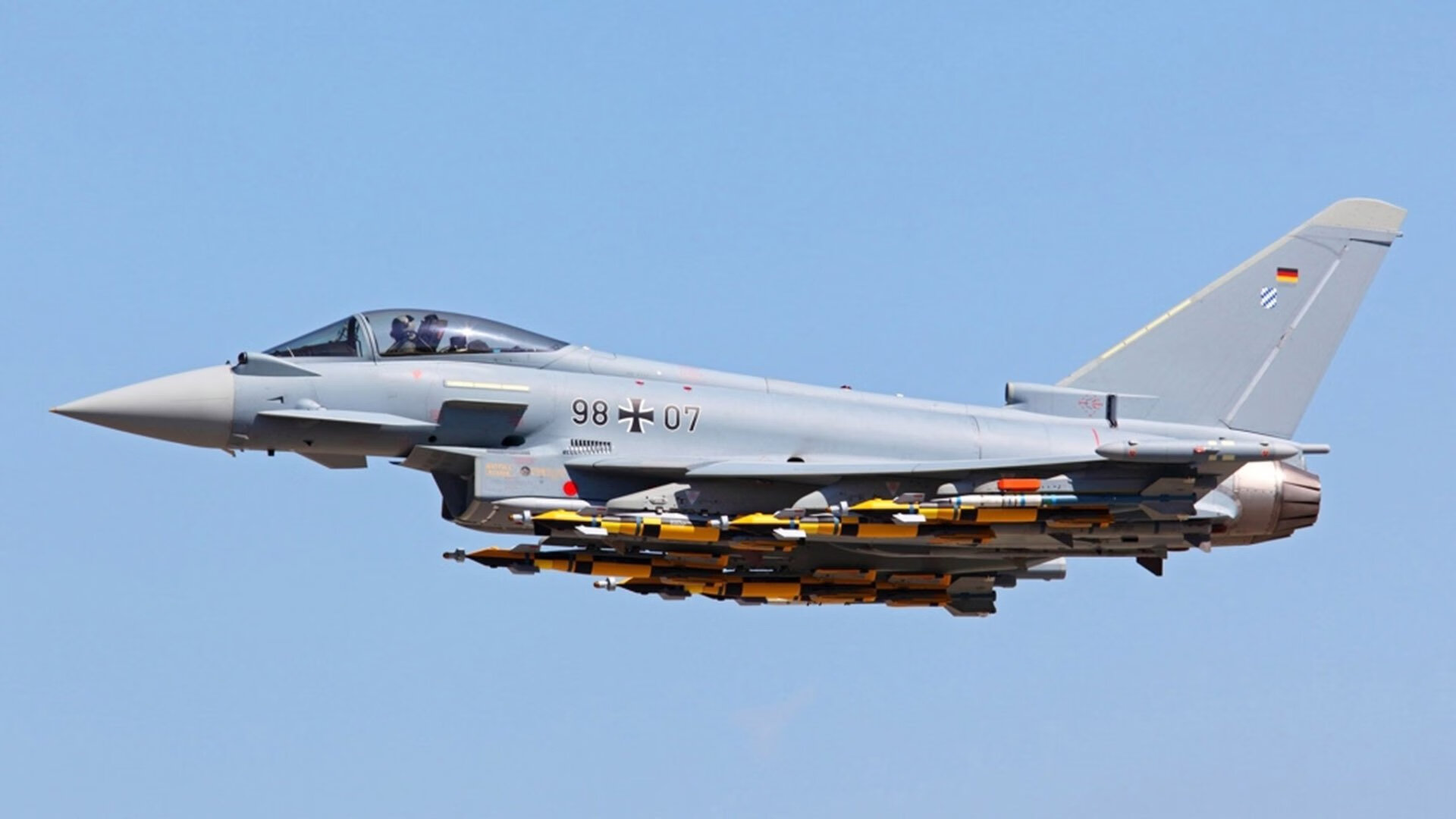 东决关键战焦点战，玻利维亚爆冷击败加纳，历史性闯入国际足球东部杯决赛